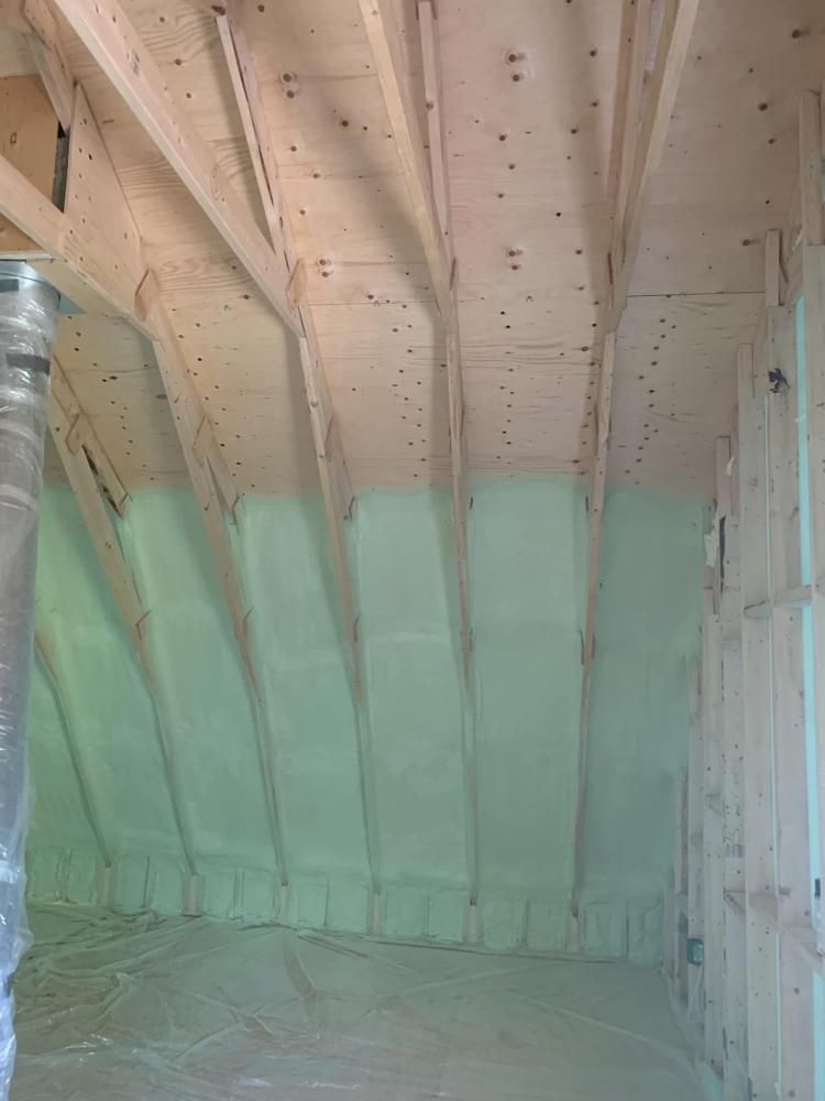 Structure courbe isolée au polyuréthane – projet de construction neuve à Québec avec Isolation VIP